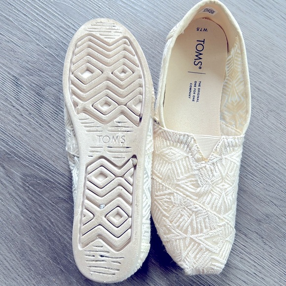 Tom’s Alpargata shoes. Cream and sheer. Size 7.5. Too small for me. - Picture 4 of 5